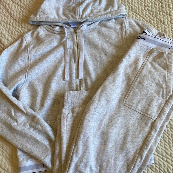 Calvin Klein Sweat Suit - Picture 1 of 4